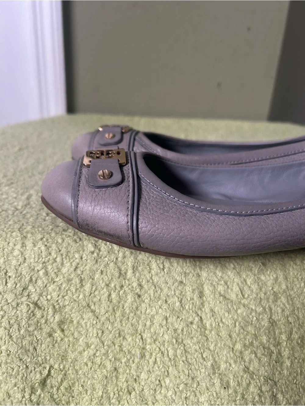 Tory Burch grey Leather Ballet Flats with Gold Logo Sz 9.5